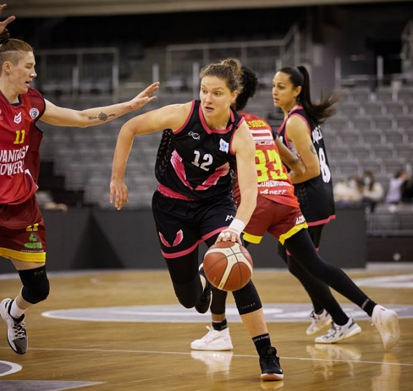 Helen Nauwelaers se va hacía canasta (RACA) 
