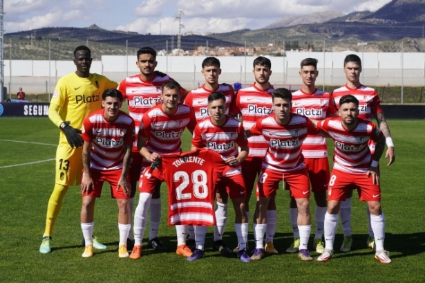 El Recreativo Granada homenajeó a Raúl Torrente tras su grave lesión (CANTERA NAZARÍ) 