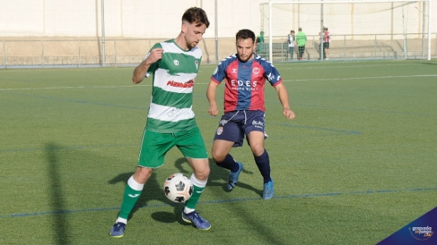 Mario fue el protagonista del partido con tres goles (JOSÉ M. BALDOMERO) Mario fue el protagonista del partido con tres goles (JOSÉ M. BALDOMERO)