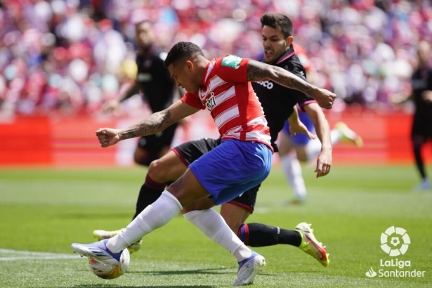 Machís, en un lance del partido contra el Levante (LALIGA) Machís, en un lance del partido contra el Levante (LALIGA)
