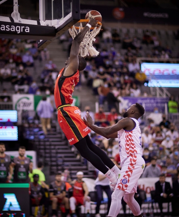 Petit Niang demuestra su poderío (FERMÍN RODRÍGUEZ / FUNDACION-CBG) 