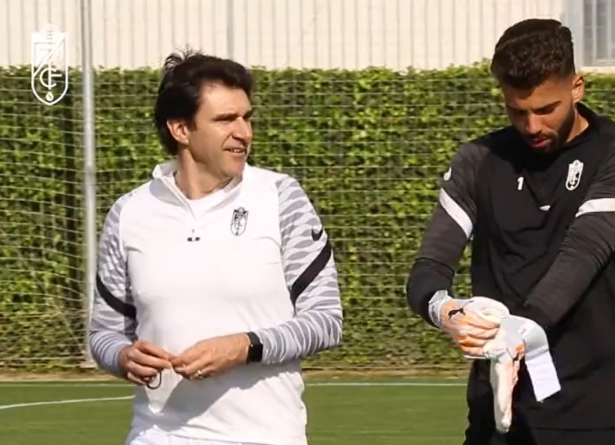 Karanka habla con Maximiano al inicio del entrenamiento de este martes (GCF TV) Karanka habla con Maximiano al inicio del entrenamiento de este martes (GCF TV)