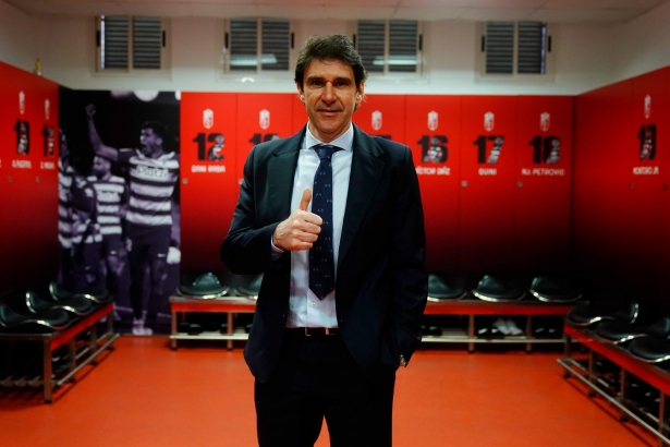 Karanka, en el vestuario del Granada (GCF) Karanka, en el vestuario del Granada (GCF)