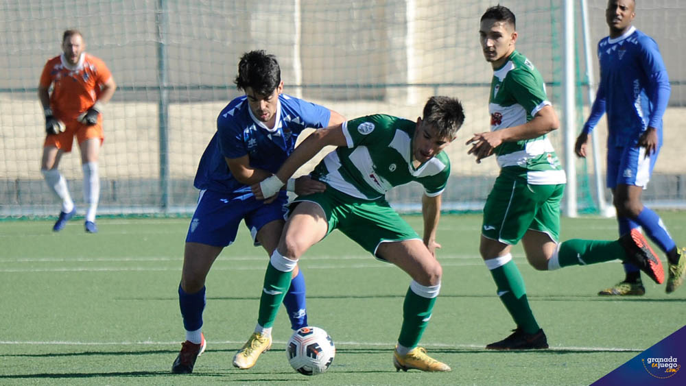 Una acción del derbi entre Céltic y Maracena de la primera vuelta (J. M. BALDOMERO)