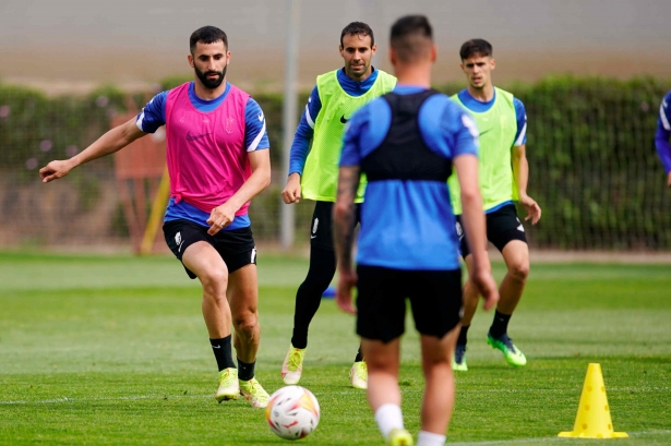 Gonalons, durante el entrenamiento de este martes en la Ciudad Deportiva (PEPE VILLOSLADA / GCF) Gonalons, durante el entrenamiento de este martes en la Ciudad Deportiva (PEPE VILLOSLADA / GCF)