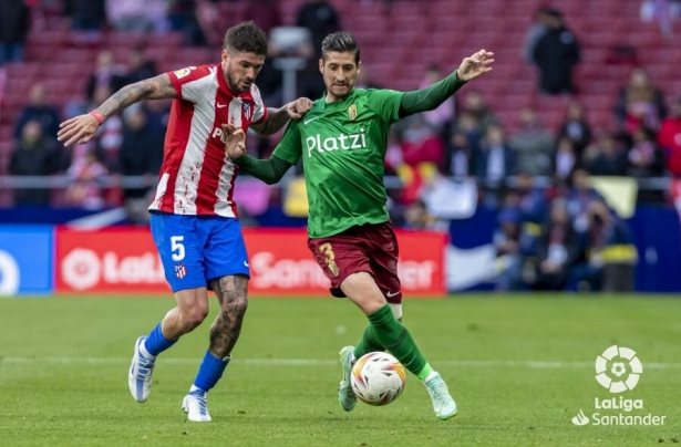 Escudero, en un lance del Atlético - Granada (LALIGA) Escudero, en un lance del Atlético - Granada (LALIGA)