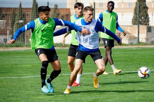El Recreativo ha preparado el partido a máxima intensidad (CANTERA NAZSRI) El Recreativo ha preparado el partido a máxima intensidad (CANTERA NAZSRI)