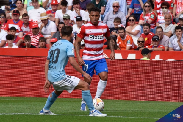 Machís, en un lance del encuentro frente al Celta (JOSÉ M. BALDOMERO) Machís, en un lance del encuentro frente al Celta (JOSÉ M. BALDOMERO)