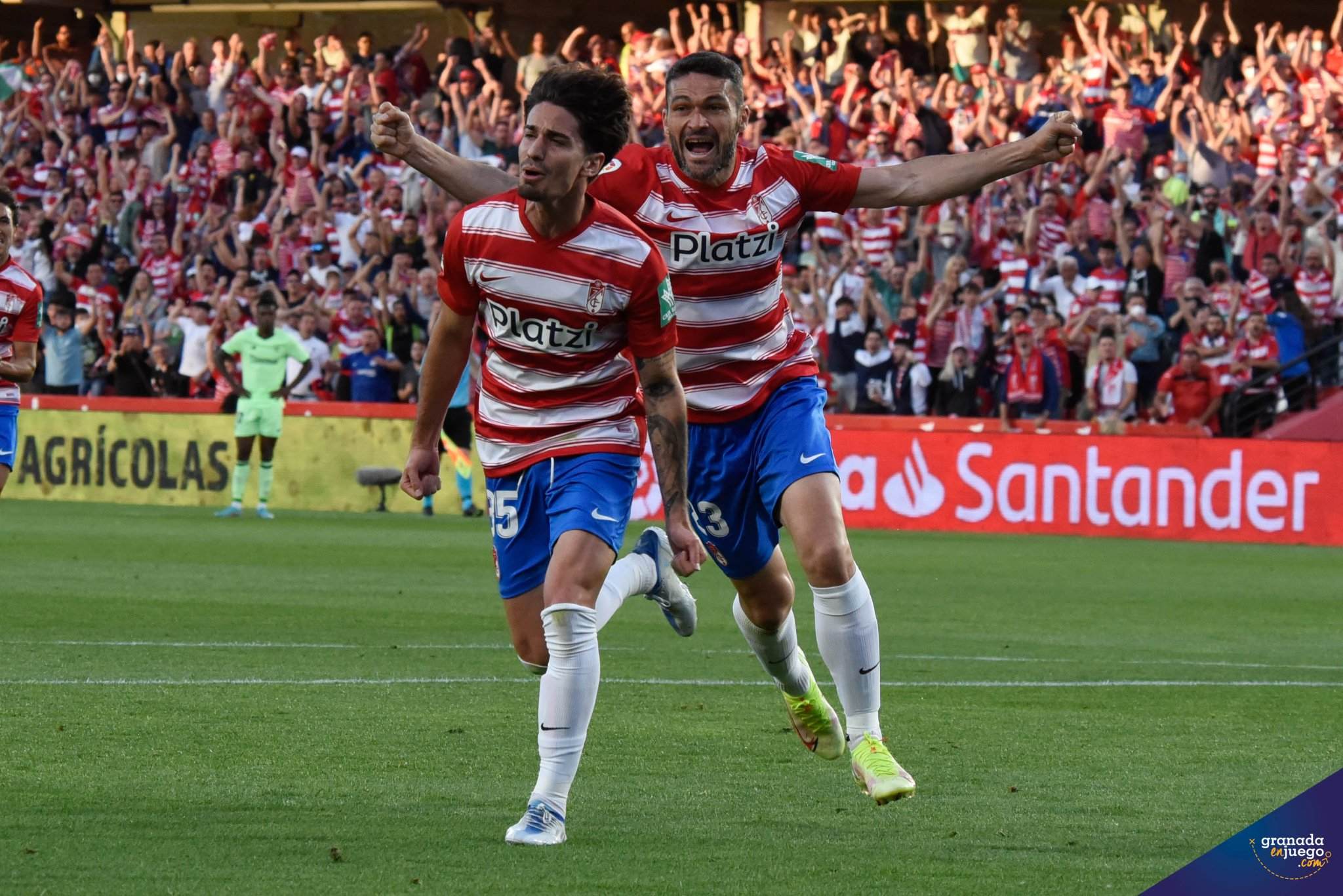 Collado y Jorge Molina celebran el tanto del primero ante el Athletic (JOSÉ M. BALDOMERO)