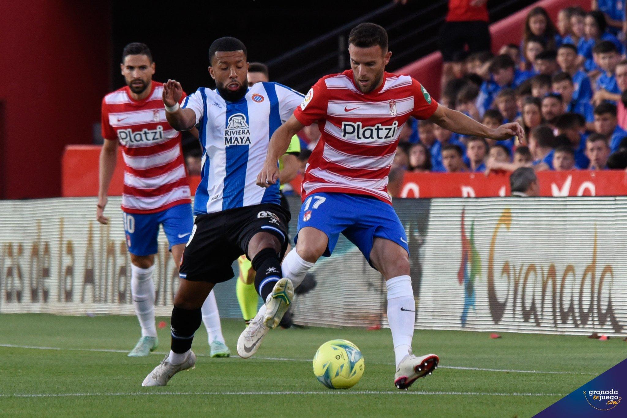 Quini, en una acción del duelo frente al Espanyol de la última jornada (JOSÉ M. BALDOMERO)