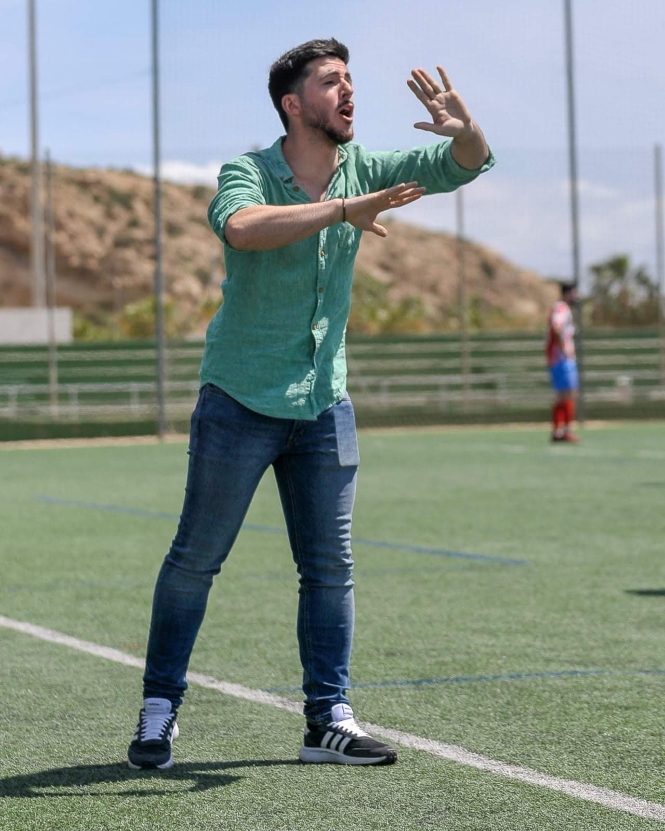 Marce durante un partido con el Atlético Monachil (MANU LÓPEZ / ATLÉTICO MONACHIL) 