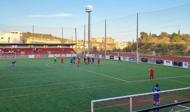 Acción del partido entre el Rincón y el Maracena en tierras malagueñas (UD MARACENA)