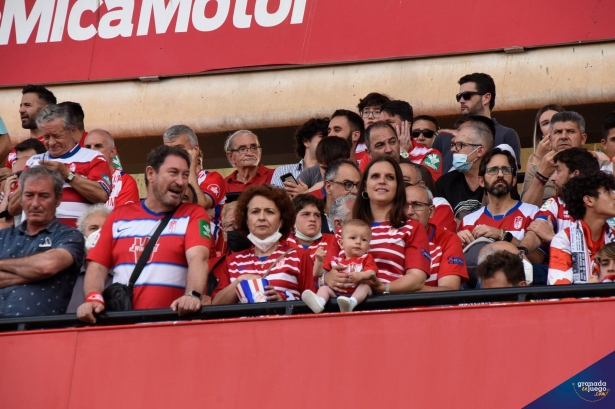 Los partidos del Granada la próxima temporada serán al completo de pago en televisión (JOSÉ M. BALDOMERO)