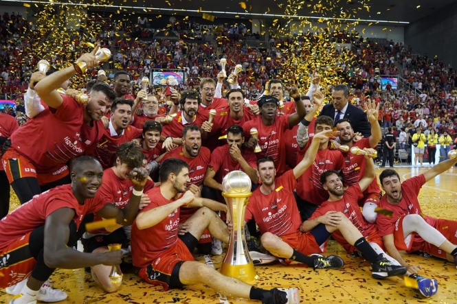 El Covirán Granada celebrar el ascenso a la ACB (JOSÉ VELASCO (
