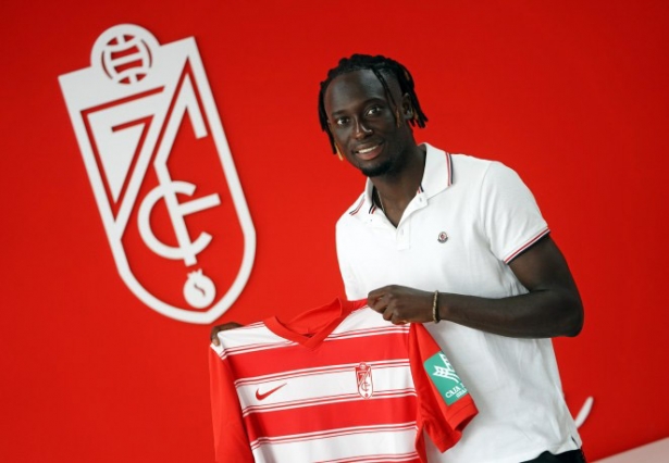 Alpha Dionkou cuando fichó por el Granada CF (GRANADA CF) Alpha Dionkou cuando fichó por el Granada CF (GRANADA CF)