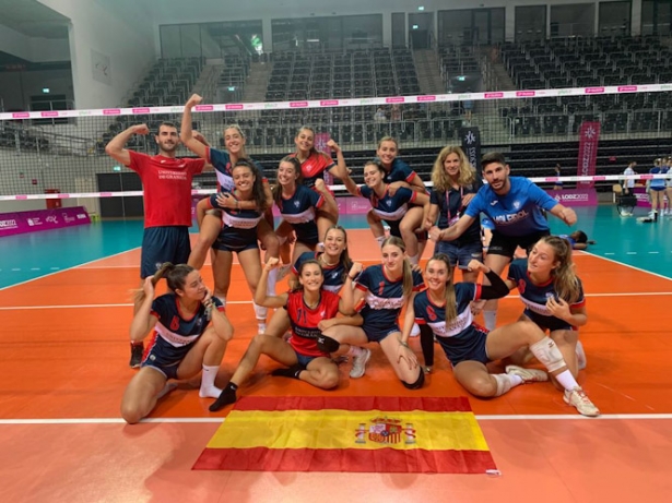 Las jugadoras celebran un triunfo (UGR)