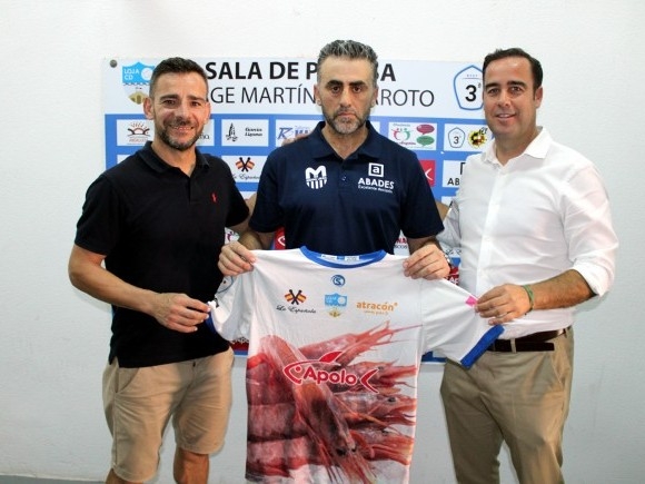 El director deportivo del Loja CD, Rufo Montoro (a la izquierda) en la presentación de Rafa Requena (PACO CASTILLO) El director deportivo del Loja CD, Rufo Montoro (a la izquierda) en la presentación de Rafa Requena (PACO CASTILLO)