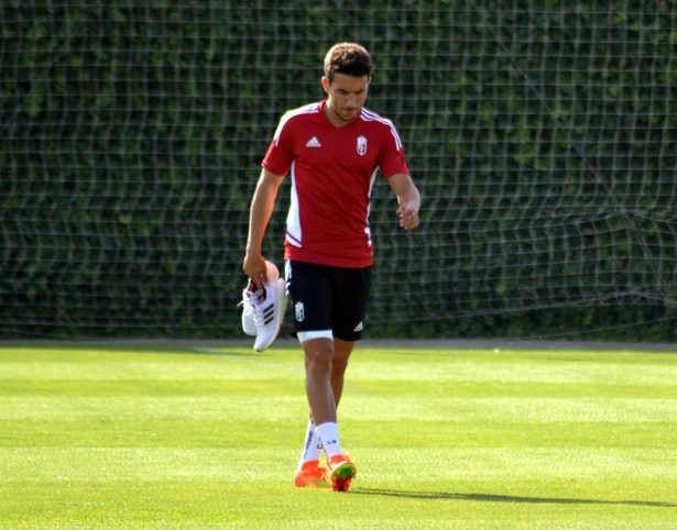 Luis Milla, en uno de sus últimos entrenamientos con el Granada esta pretemporada (JAVIER PALMA) Luis Milla, en uno de sus últimos entrenamientos con el Granada esta pretemporada (JAVIER PALMA)