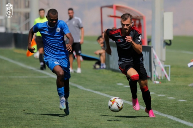 El Recreativo ha vencido al Vélez en su primer partido de pretemporada (GRANADA CF) El Recreativo ha vencido al Vélez en su primer partido de pretemporada (GRANADA CF)
