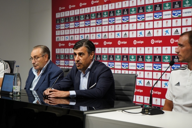 Nico Rodríguez, en la rueda de prensa de presentación de Ignasi Miquel y Miguel Rubio como nuevos jugadores del Granada (JOSÉ VELASCO / GRJ)