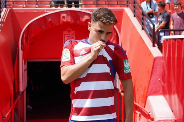 Melendo en su presentación como jugador del Granada CF (JOSÉ VELASCO) Melendo en su presentación como jugador del Granada CF (JOSÉ VELASCO)