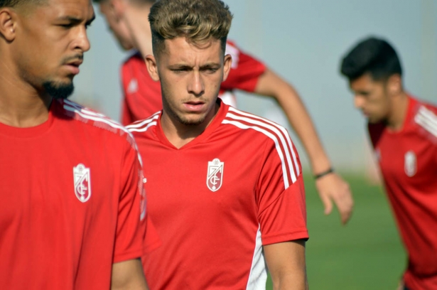 Isma Ruiz, en un entrenamiento esta pretemporada con el Granada (JAVIER PALMA) Isma Ruiz, en un entrenamiento esta pretemporada con el Granada (JAVIER PALMA)