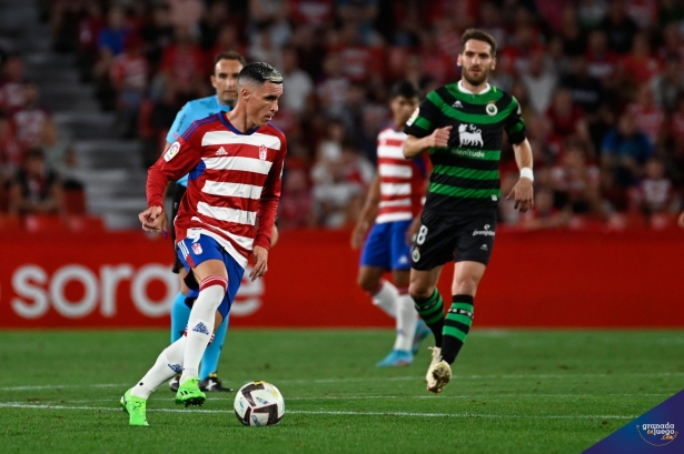 Callejón abrió el marcador ante el Racing en la segunda mitad (JOSÉ M. BALDOMERO) Callejón abrió el marcador ante el Racing en la segunda mitad (JOSÉ M. BALDOMERO)