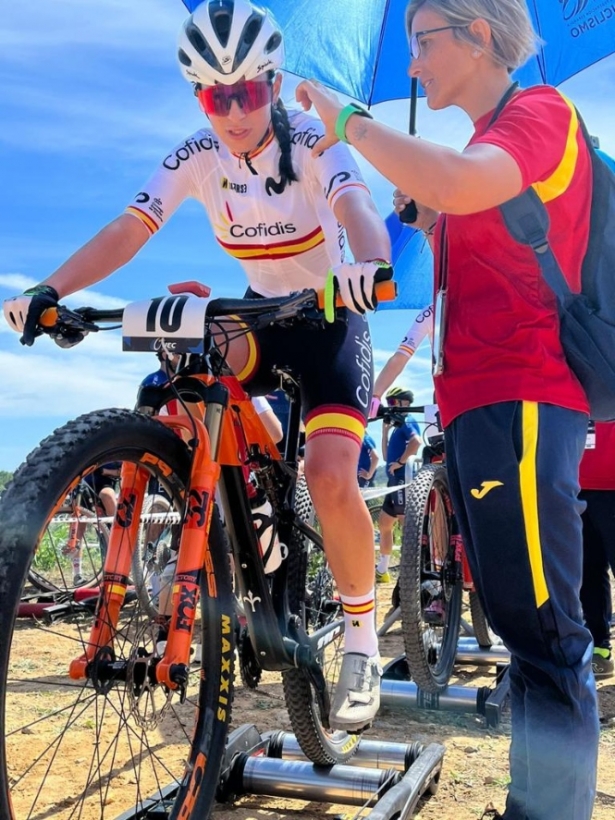 Duna Rodríguez con la, selección española (AYTO. OTURA) Duna Rodríguez con la, selección española (AYTO. OTURA)