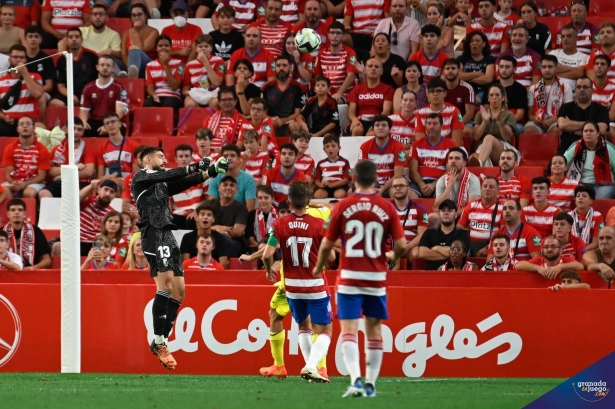El Granada ya acumula tres porterías a cero en las tres primeras jornadas de liga (JOSÉ M. BALDOMERO)
