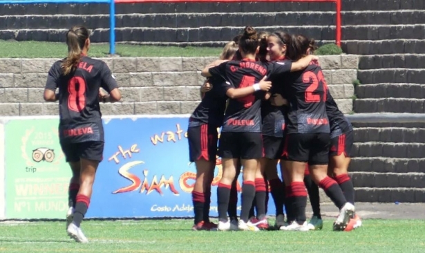 Las jugadoras del Granada celebran el gol de Laura Pérez en Tenerife (GCF)