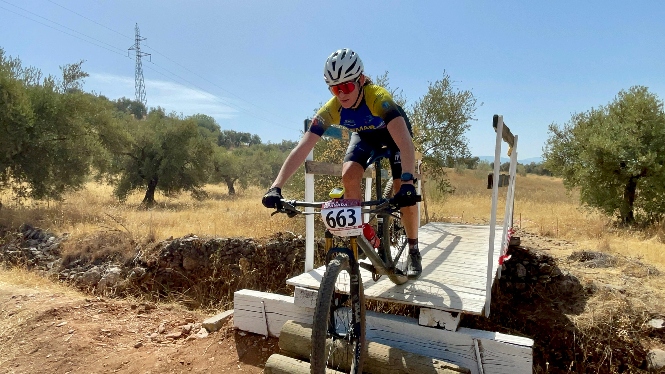 Una ciclista durante la prueba (FAC) 