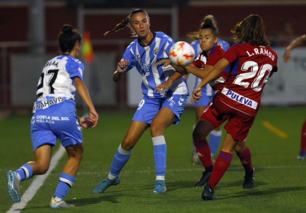 Lance del partido de Copa entre el Málaga y el Granada en Rincón de la Victoria (MÁLAGA CF) Lance del partido de Copa entre el Málaga y el Granada en Rincón de la Victoria (MÁLAGA CF)