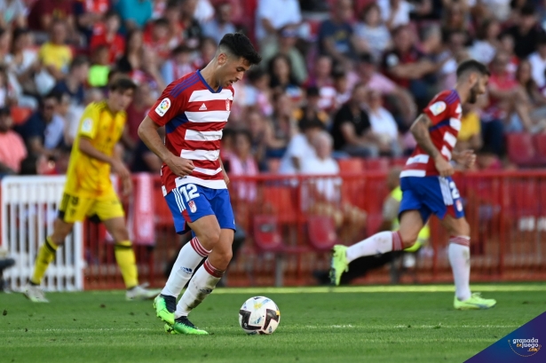 Meseguer, en un lance del duelo frente al Mirandés (JOSÉ M. BALDOMERO)