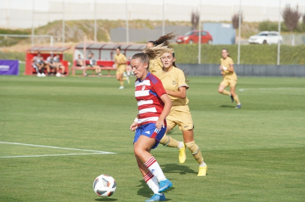 Naima García, en un lance del partido ante el Barcelona B (JOSÉ VELASCO / GRJ) Naima García, en un lance del partido ante el Barcelona B (JOSÉ VELASCO / GRJ)