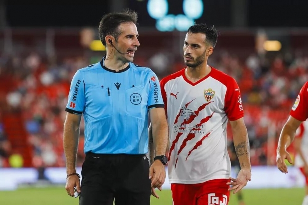 González Esteban dirigirá el partido entre Las Palmas y el Granada