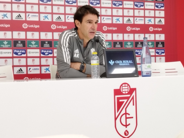 Karanka, en la sala de prensa de la Ciudad Deportiva este viernes (FRAN CALVO) Karanka, en la sala de prensa de la Ciudad Deportiva este viernes (FRAN CALVO)
