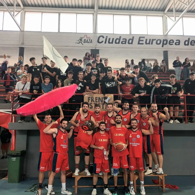 El Multiopticas Baza celebra la victoria (CB BAZA) 
