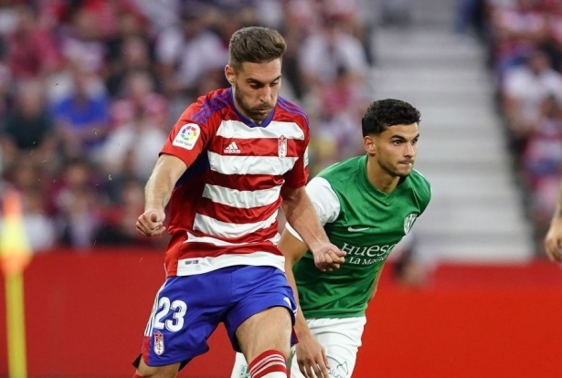 Rochina, en un lance del partido ante el Huesca (LALIGA) Rochina, en un lance del partido ante el Huesca (LALIGA)