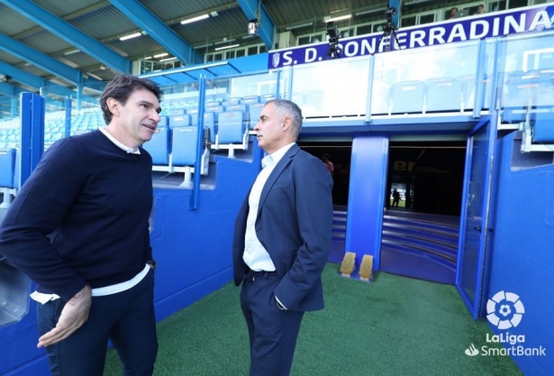 José Gomes charla con Aitor Karanka en los momentos previos al choque (LALIGA) José Gomes charla con Aitor Karanka en los momentos previos al choque (LALIGA)