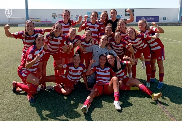 Las jugadoras del Granada festejan el triunfo sobre el Juan Grande en el feudo canario (GCF) Las jugadoras del Granada festejan el triunfo sobre el Juan Grande en el feudo canario (GCF)