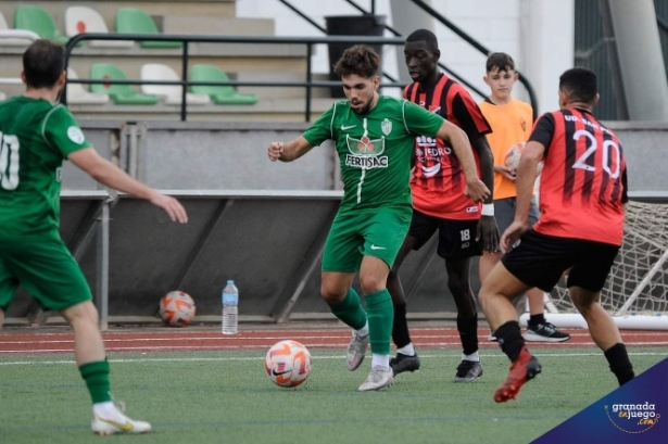 El Atarfe ha vencido su primer partido (JOSÉ M. BALDOMERO) 