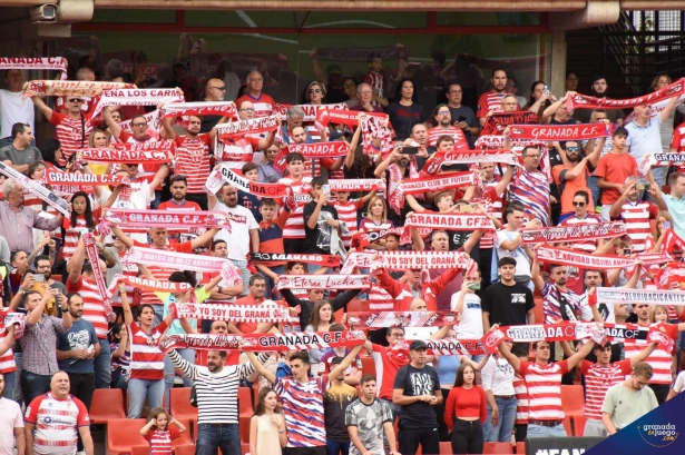 Afición del Granada, en un partido anterior en el `Nuevo Los Cármenes` (JOSÉ M. BALDOMERO) Afición del Granada, en un partido anterior en el `Nuevo Los Cármenes` (JOSÉ M. BALDOMERO)