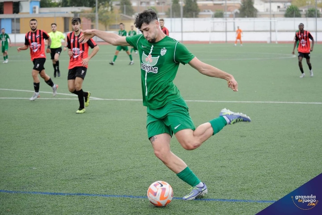 El Atarfe Industrial empató ante el CD Mijas (JOSÉ M. BALDOMERO /ARCHIVO)