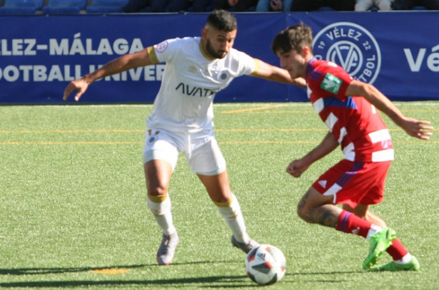 El Recreativo no pudo con el Vélez (JESÚS HURTADO)