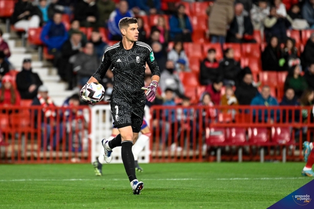 Raúl Fernández, en el último partido en `Los Cármenes` ante el Albacete (JOSÉ M. BALDOMERO) Raúl Fernández, en el último partido en `Los Cármenes` ante el Albacete (JOSÉ M. BALDOMERO)