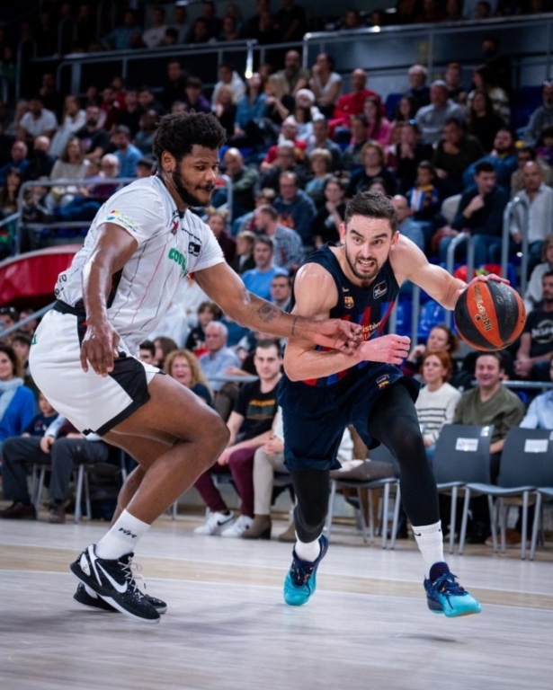 Cristiano Felicio defiende a Thomas Satoransky (FUNDACIÓN CB GRANADA) 