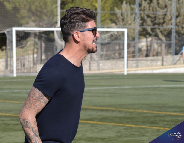 Leví Cantero, entrenador del Churriana CF, durante un partido (J. PALMA) Leví Cantero, entrenador del Churriana CF, durante un partido (J. PALMA)