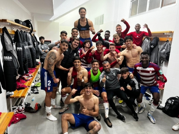 El Recreativo celebró la victoria en vestuarios (CANTERA NAZARÍ) El Recreativo celebró la victoria en vestuarios (CANTERA NAZARÍ)