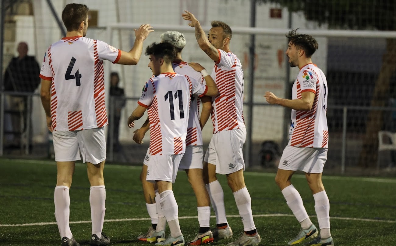 Jugadores del Arenas celebran un gol en el Municipal durante la presente temporada (JOSÉ ANDRÉS FERNÁNDEZ / ARENAS DE ARMILLA)