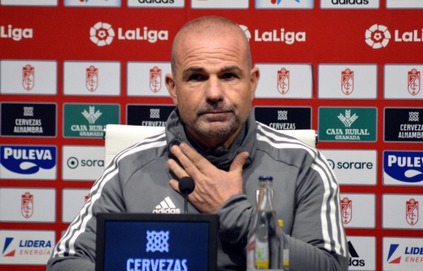 Paco López en un momento de la rueda de prensa previa al encuentro ante el Málaga CF (J. PALMA)